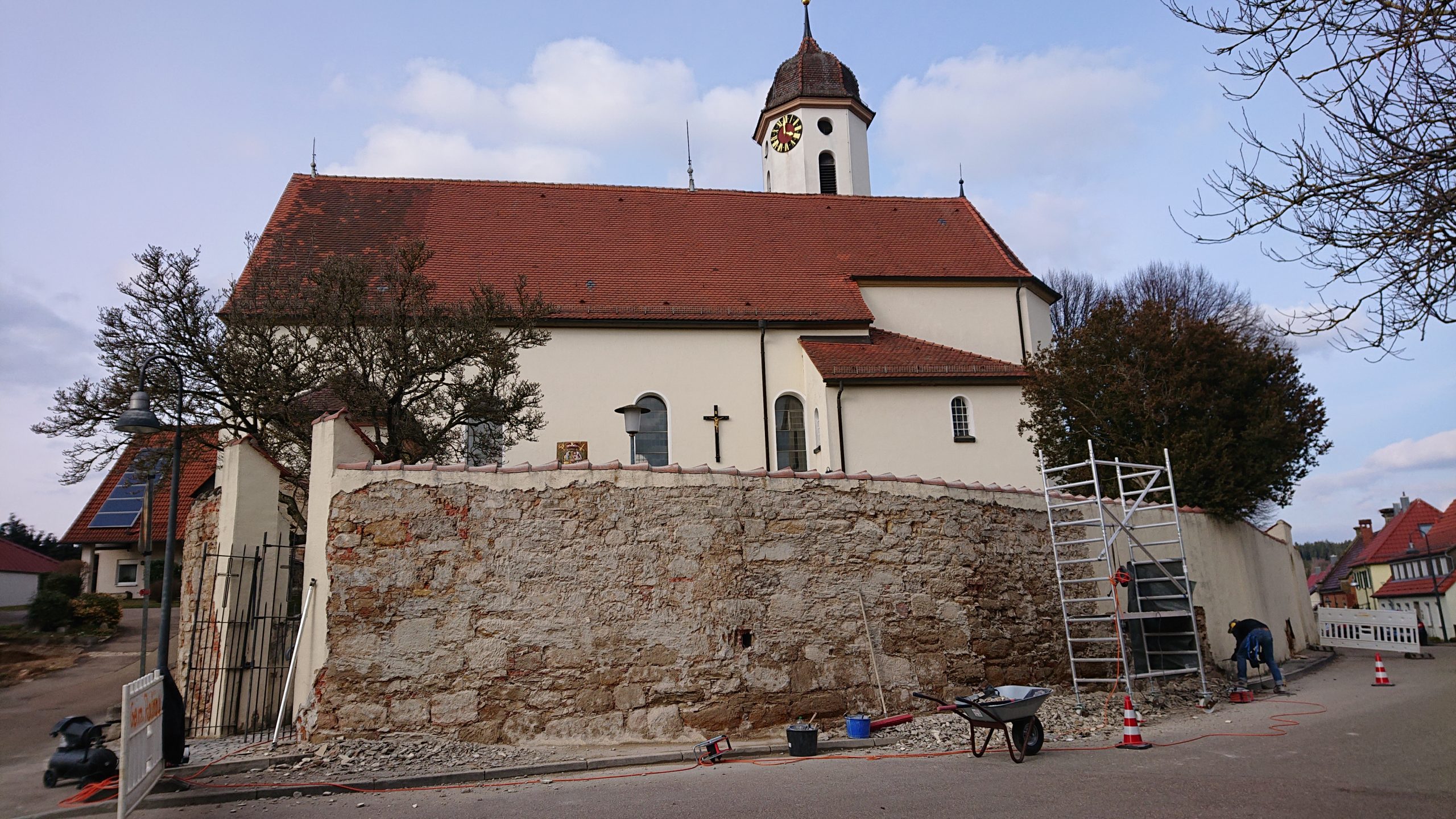 Rainau, Schwabsberg, Kirchenmauer